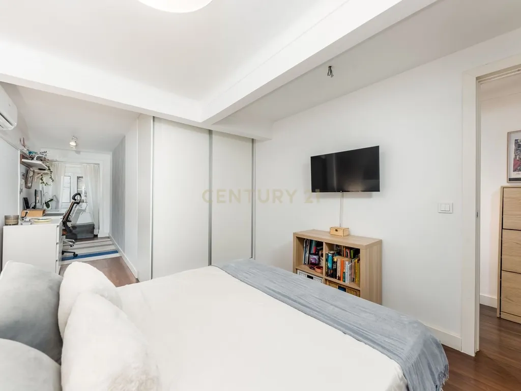 Apartamento T2 de Sonho no Coração da Graça – Vista Rio e Cidade - Image 9