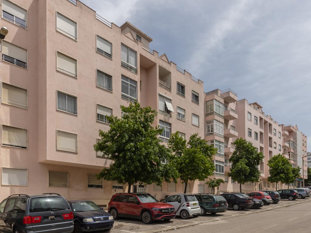 Apartamento T2 - Feijó com varanda - Image 25