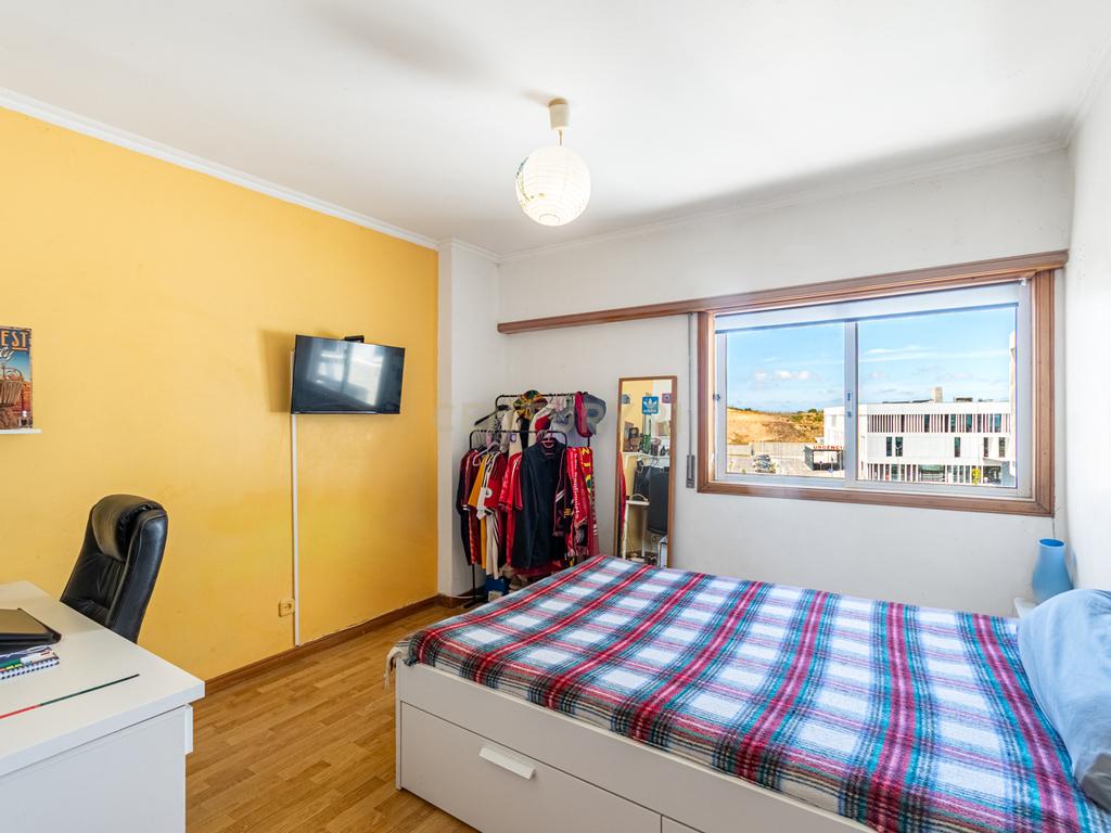 Exclusivo T4 Duplex na Urbanização da Cavaleira | 205 m² de Área Total | Parqueamento - Image 16