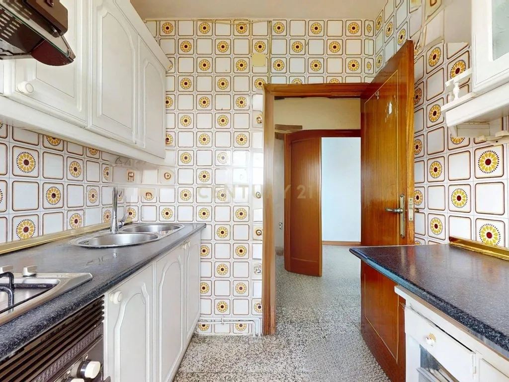 Apartamento T2 com Terraço em Madrid - Oportunidade de Recuperação - Image 15