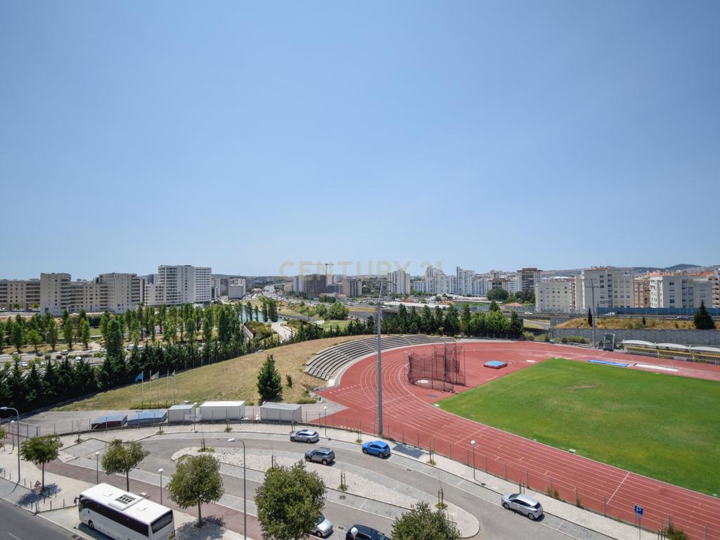 Apartamento T3 com Áreas Generosas e Vista Desafogada - Image 23