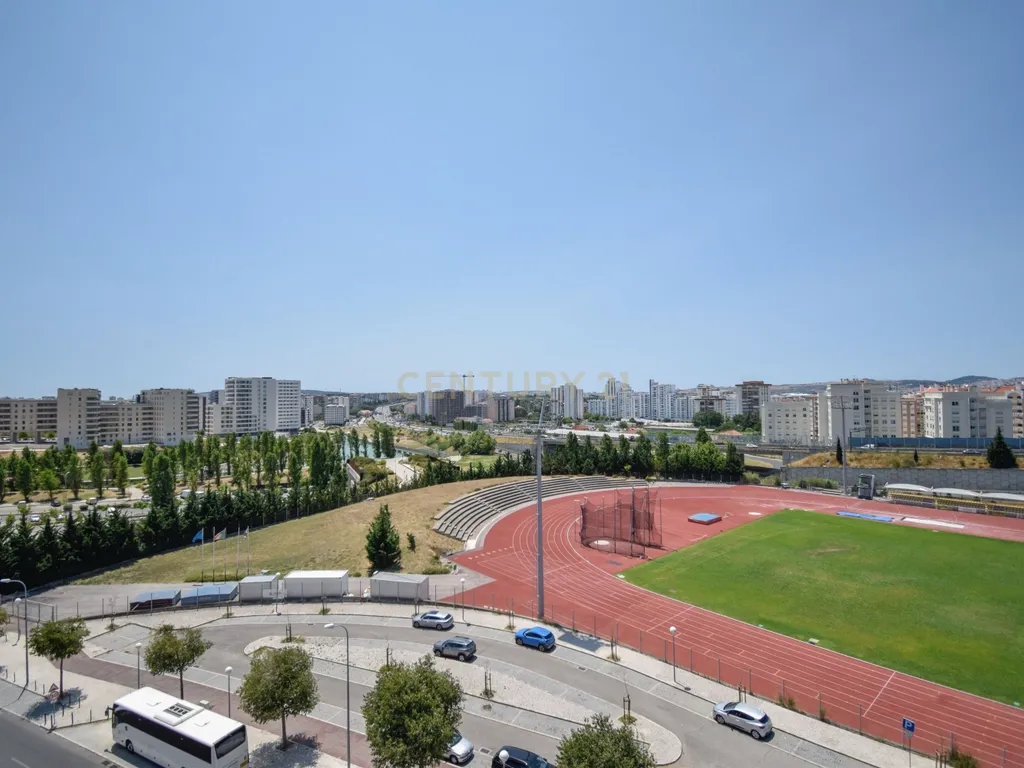 Apartamento T3 com Áreas Generosas e Vista Desafogada - Image 23