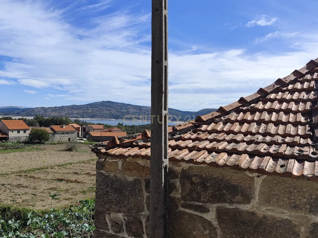 MORADIA COM TERRENO E VISTAS PARA A ALBUFEIRA DO ALTO RABAGÃO - Image 19