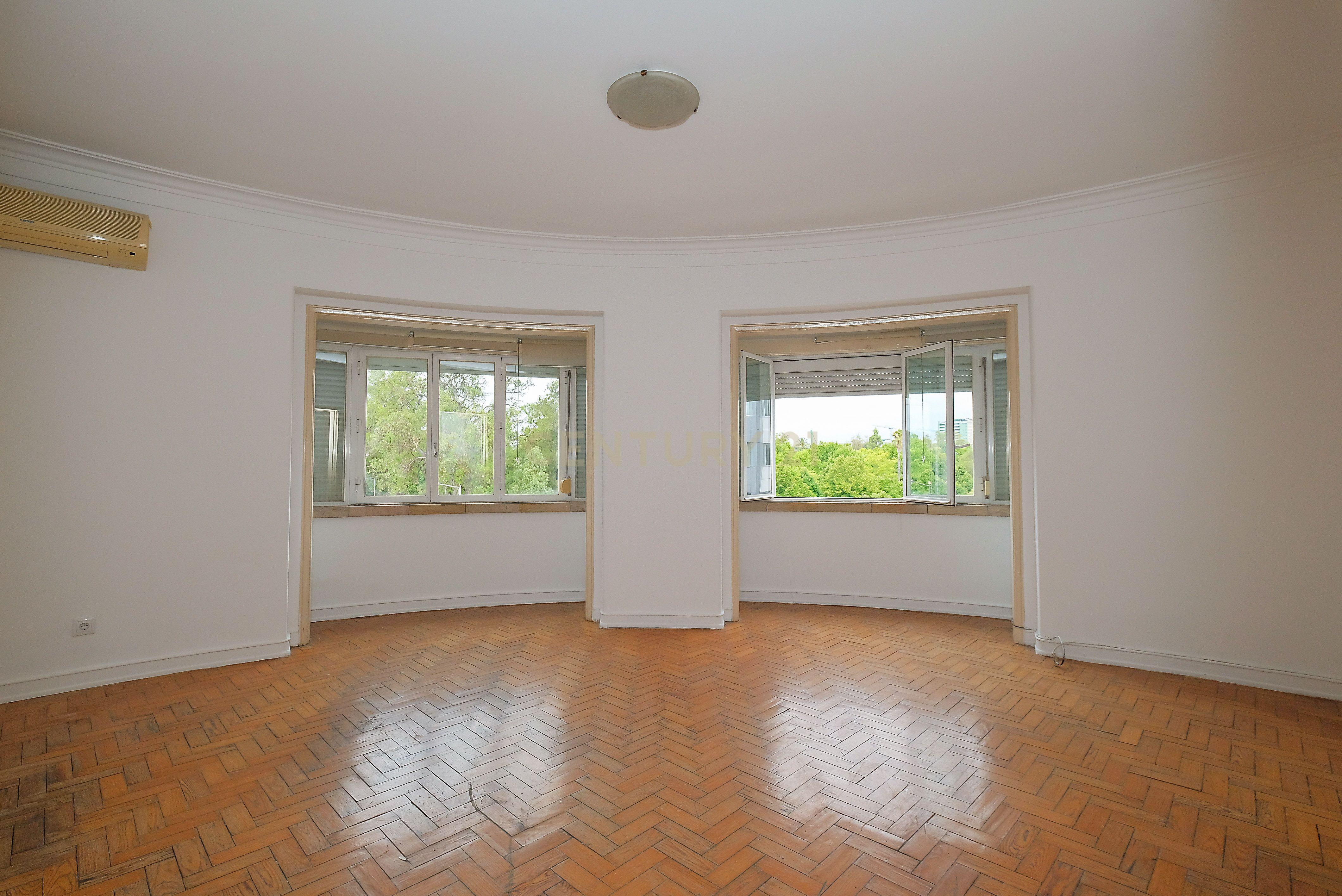 Fotografia 3 de Apartamento T5 com Vista Panorâmica em Alvalade, Lisboa