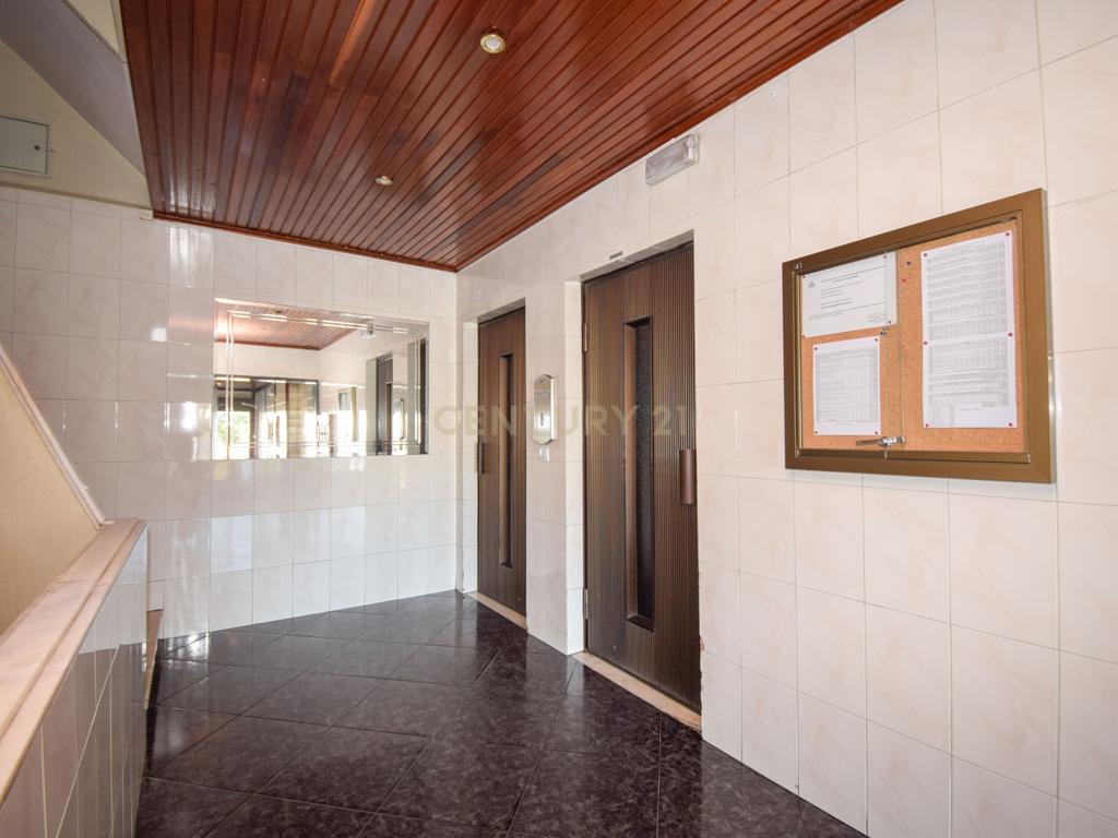 Apartamento T2 com Garagem, Arrecadação e Excelente Luminosidade – Arroja, Odivelas - Image 21