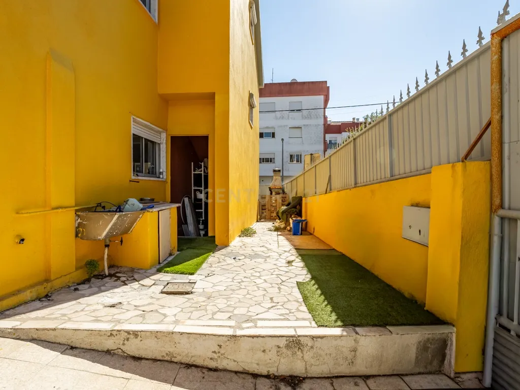 Moradia T4 | 278 m² de construção | Terraço 120 m² | Quintal 110 m² | Garagem 3 carros | Agualva-Cacém - Image 33