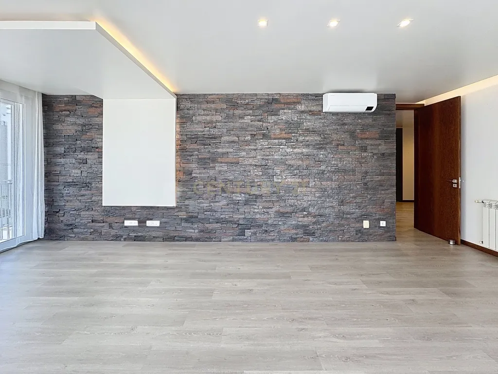 Penthouse T2 com Terraço e Piscina Privativa – Sítio da Nazaré - Image 16