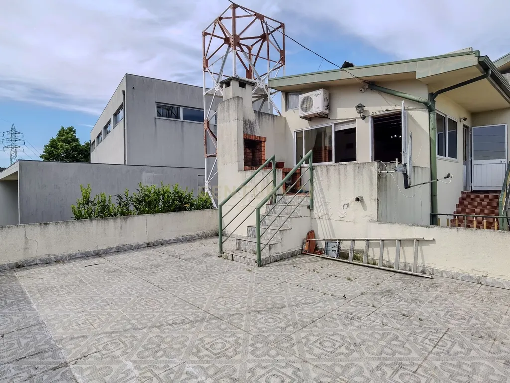 Moradia Bifamiliar T3+T3 em São Pedro da cova – Espaço, Tranquilidade e Conforto - Image 30