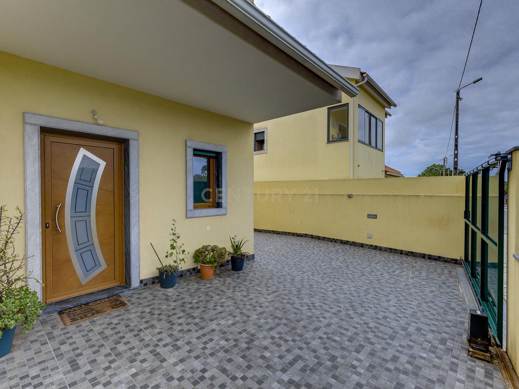 Moradia T4 Isolada Duplex com Box em Adroana, Alcabideche - Image 9