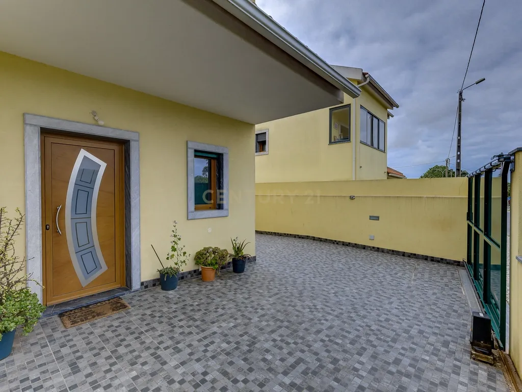 Moradia T4 Isolada Duplex com Box em Adroana, Alcabideche - Image 9