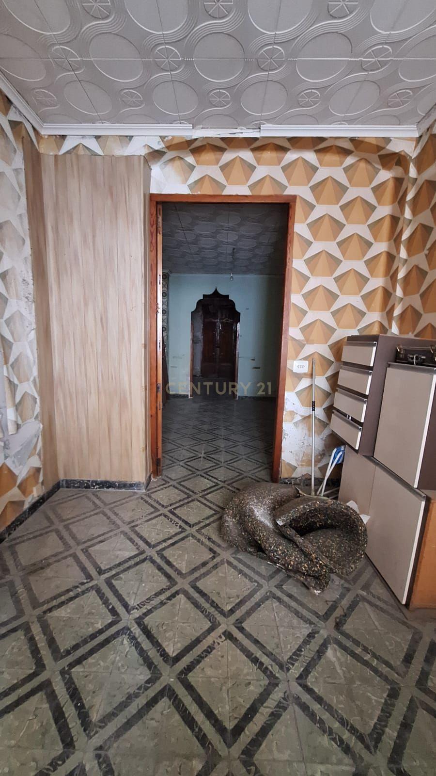 Moradia original para renovar em Benetússer – Localização privilegiada e sem risco de inundação! - Image 14