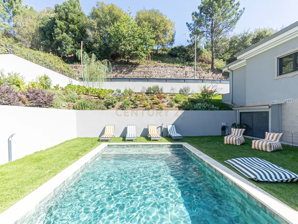 Fantástica moradia T4 de Luxo com piscina em Valongo - Image 48
