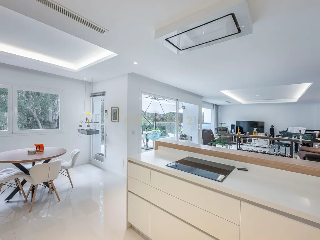 Moradia de Luxo a 500 Metros da Praia - Image 7