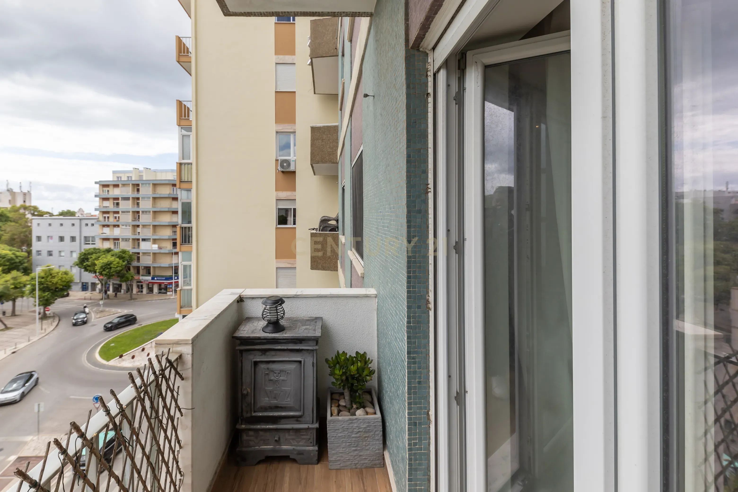 Apartamento T4 convertido em T3 - Totalmente Renovado com Materiais Premium no Centro de Setúbal - Image 37