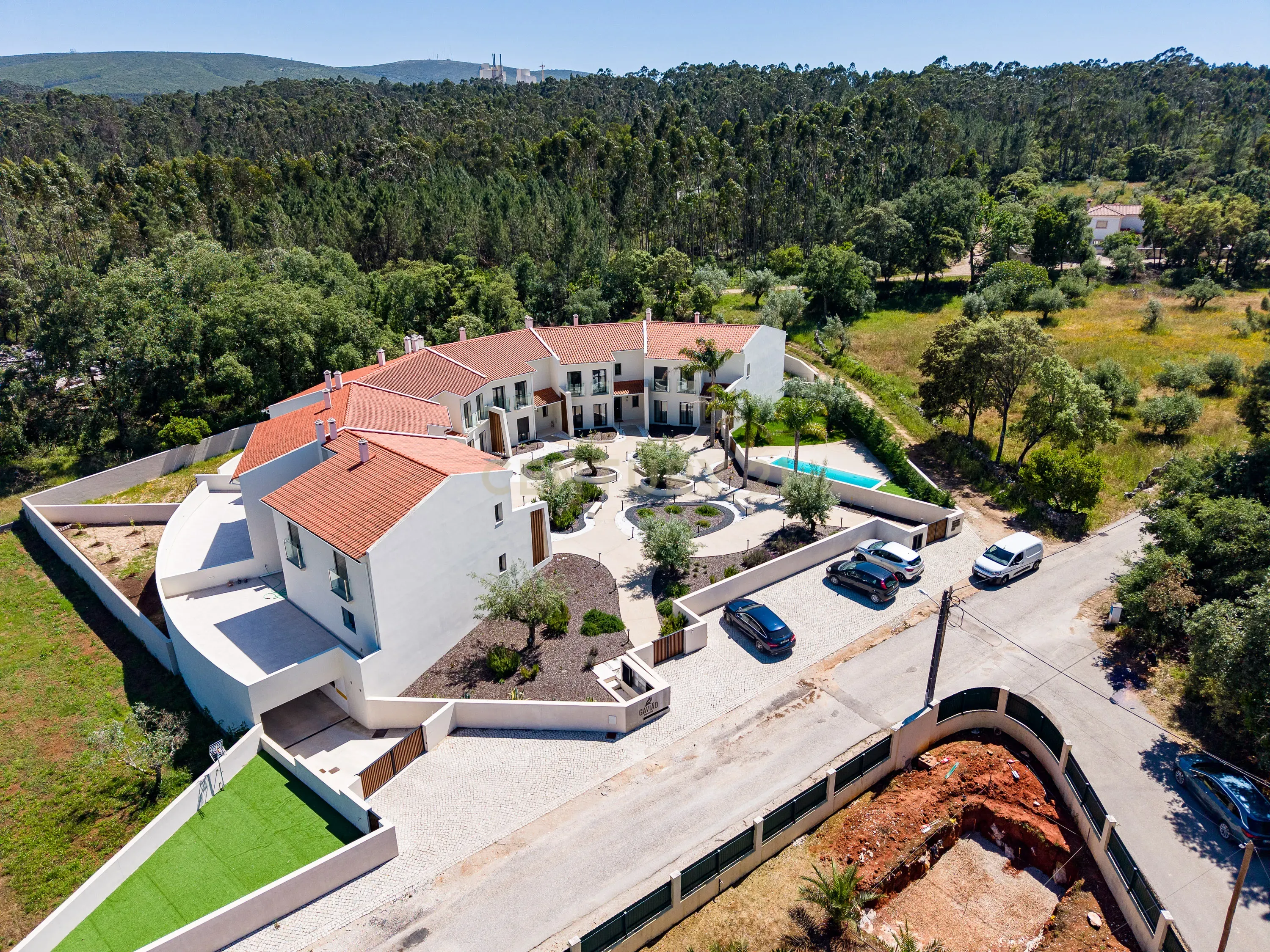 Fotografia 5 de Moradia T3 geminada | 3 pisos | Piscina | Fátima, Ourém.