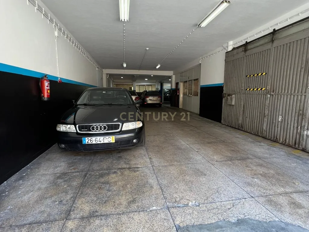Oficina/Garagem para Trespasse - 316 m² - Rua de Costa Cabral - Image 6