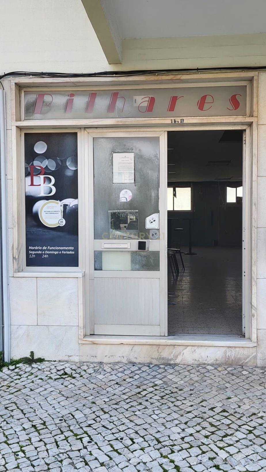 Fotografia 3 de Loja à venda em Venteira, Amadora - 87.75m² por 150.000€