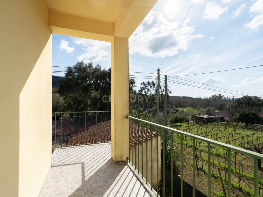 OPORTUNIDADE ÚNICA NA LOUSÃ – MORADIA COM GRANDE POTENCIAL (habitação e comércio) - Image 9