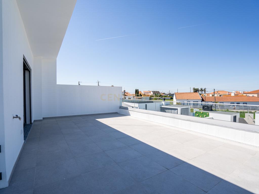 Moradia Térrea com piscina e quatro suites - Image 51