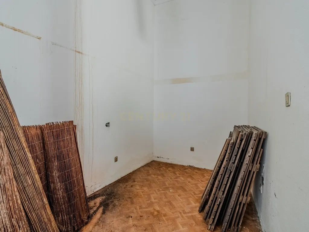 PRÉDIO PARA RECUPERAR, NO CENTRO HISTÓRICO DE PENICHE - Image 65