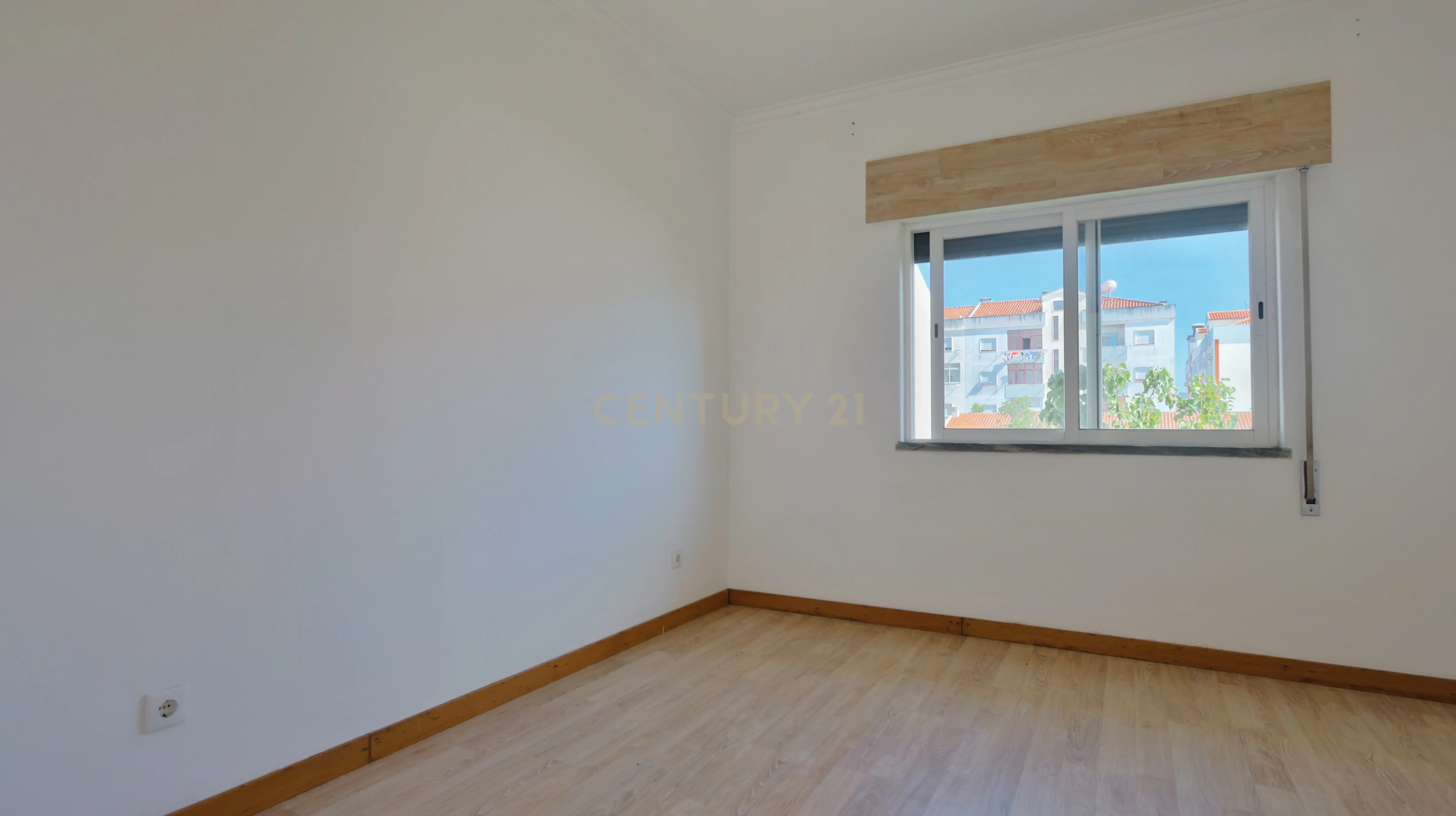Fotografia 9 de Moradia T6 e espaço comercial