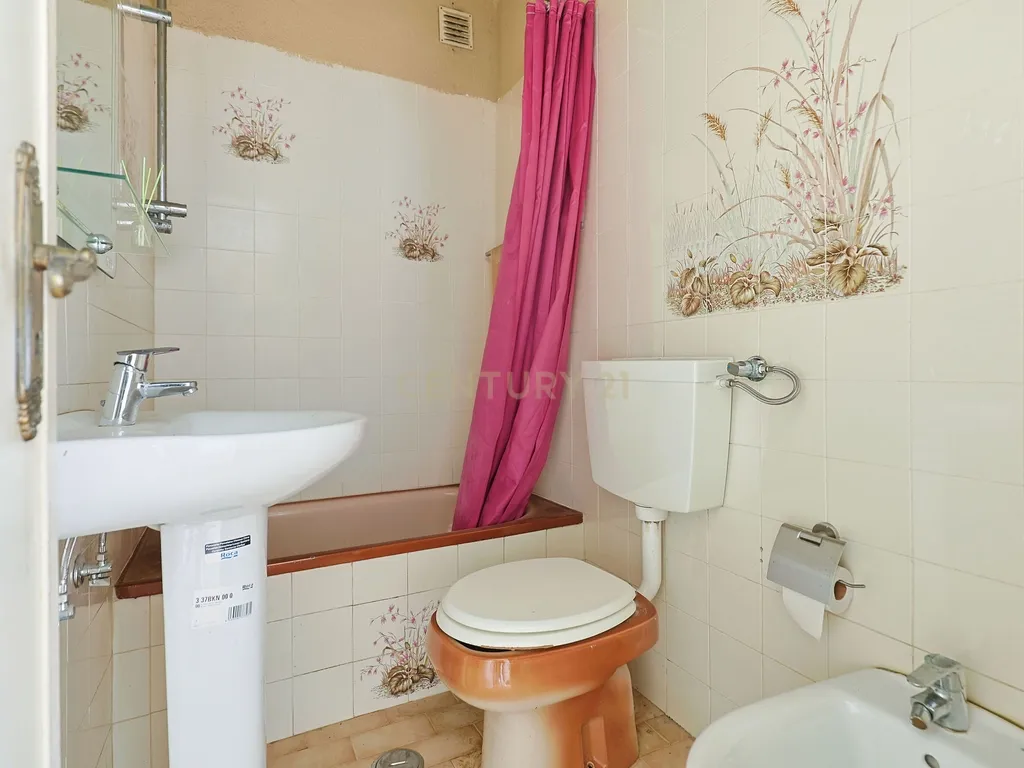 T2 na Arrentela junto à Baía do Seixal – Excelente oportunidade para remodelação - Image 9