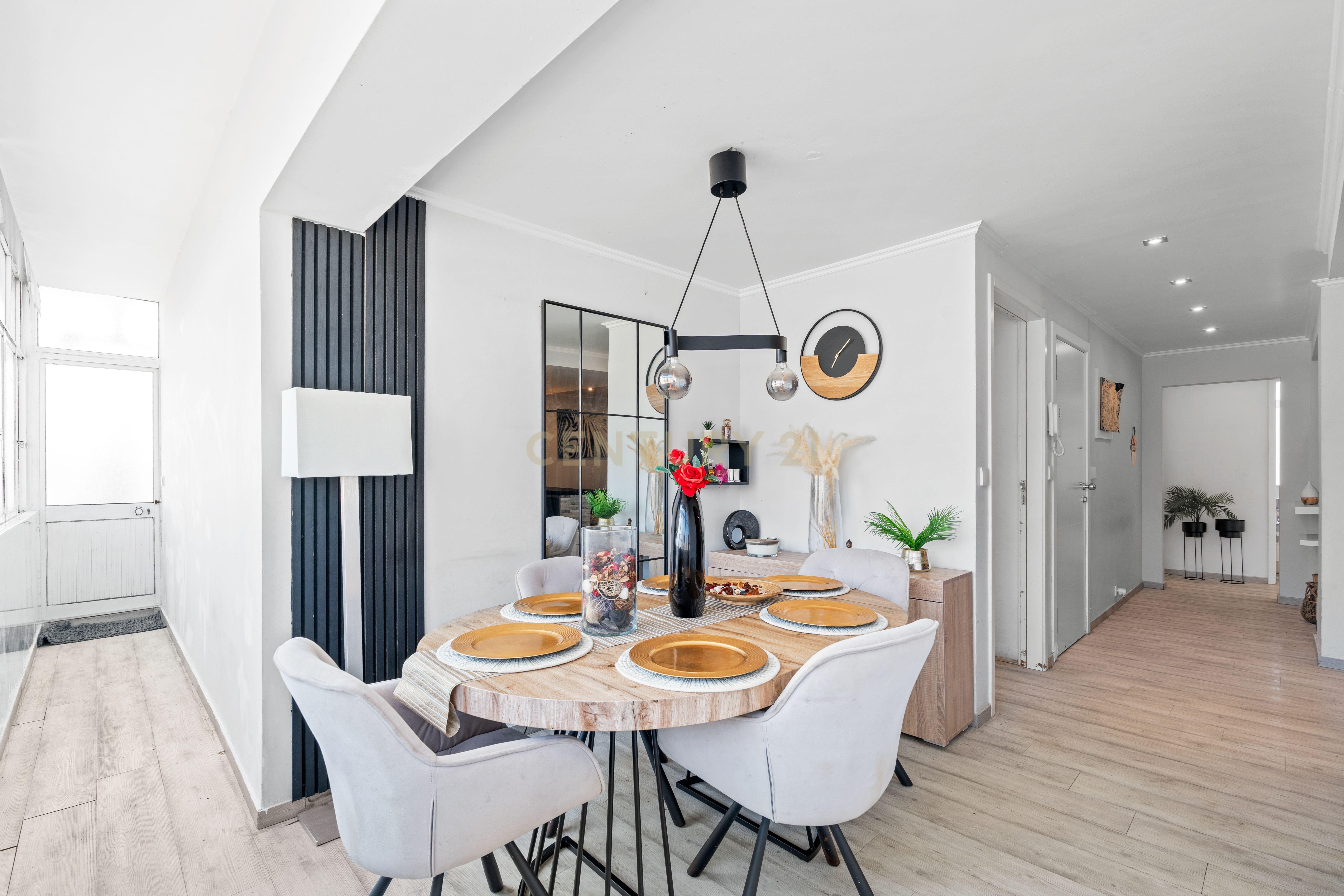 Fotografia 8 de Penthouse T4 Remodelada com Terraço Privativo e Vista Panorâmica sobre Lisboa