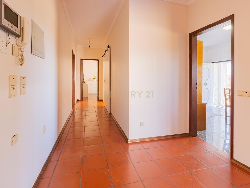 Moradia T5 com terreno - Image 6