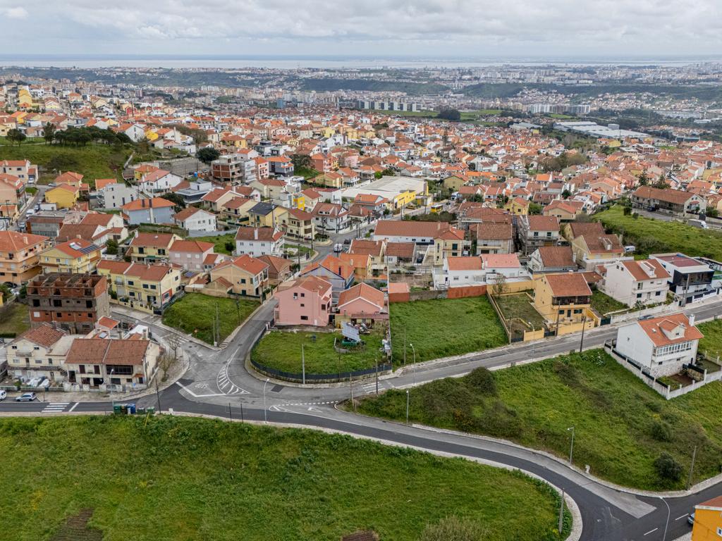 Terreno Urbano para construção de moradia unifamiliar (Casal de Cambra) - Image 11