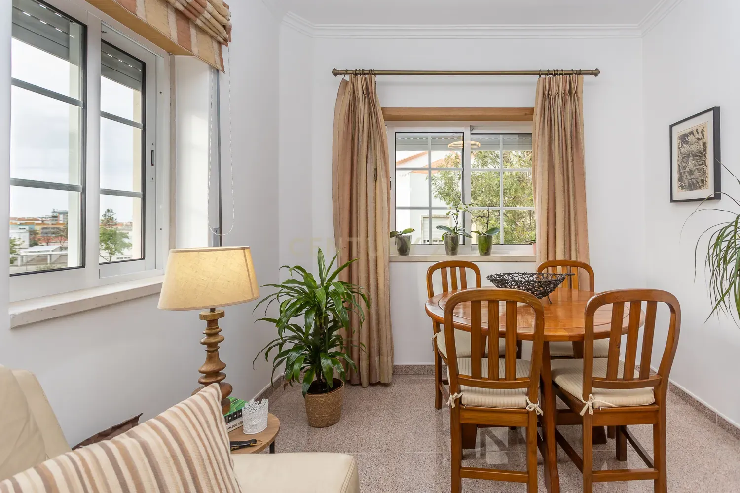 Apartamento T4 c/Arrecadação - Torre da Marinha - Image 9