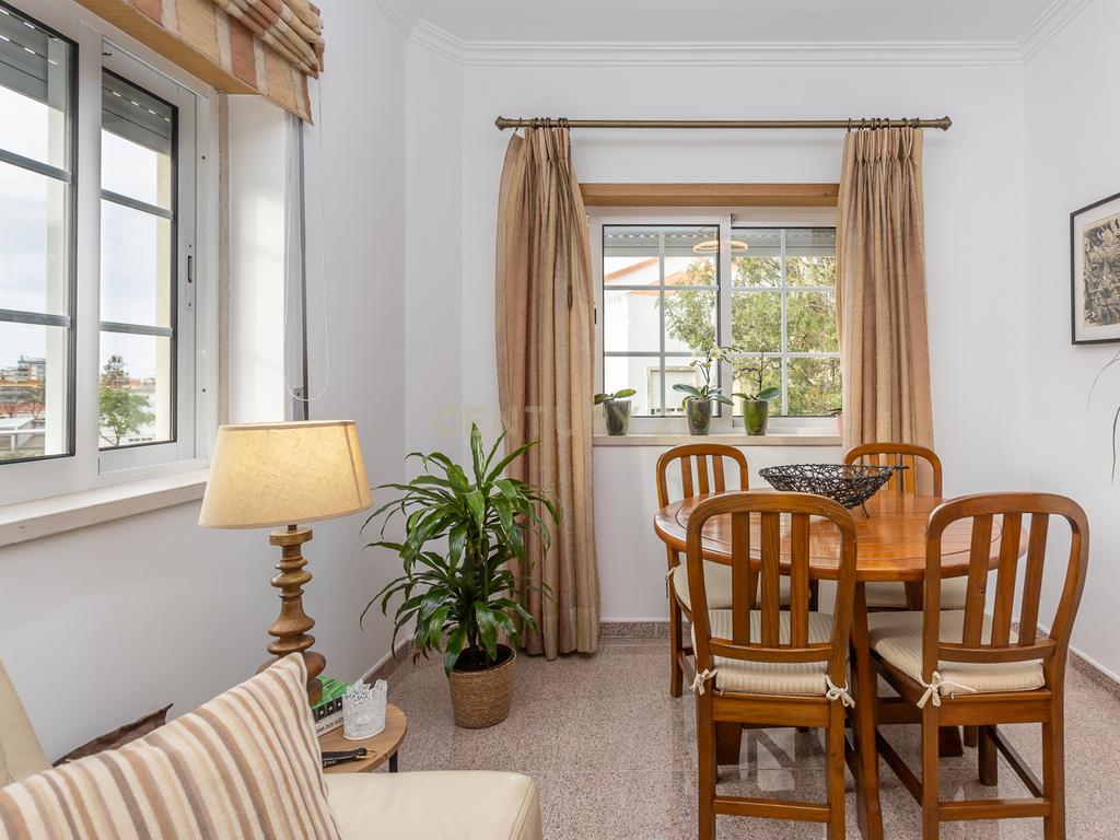 Apartamento T4 c/Arrecadação - Torre da Marinha - Image 11