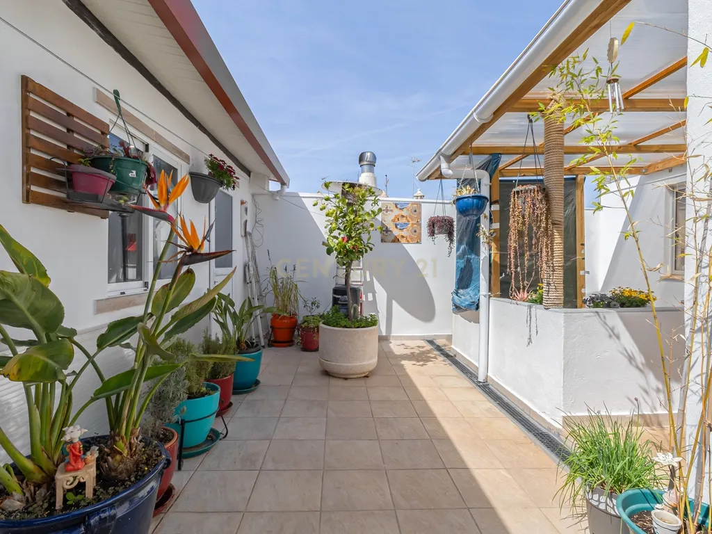 Casa T2 em Faro, Lagos - Localização Privilegiada e Conforto - Image 20