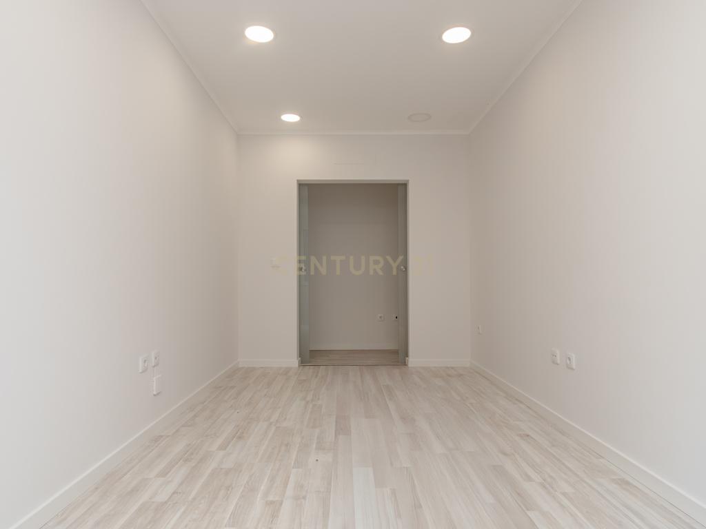 Apartamento Renovado T2 em São Vicente, Lisboa - Image 15