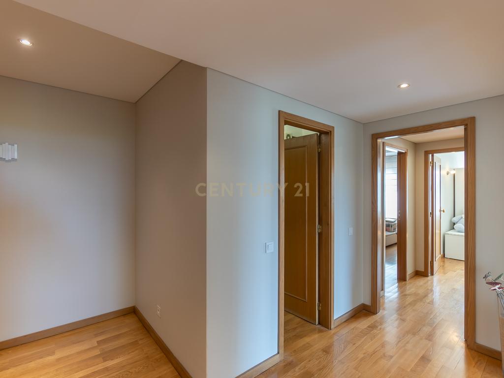 Apartamento T2 para Arrendamento em Lordelo do Ouro, Porto - Image 16