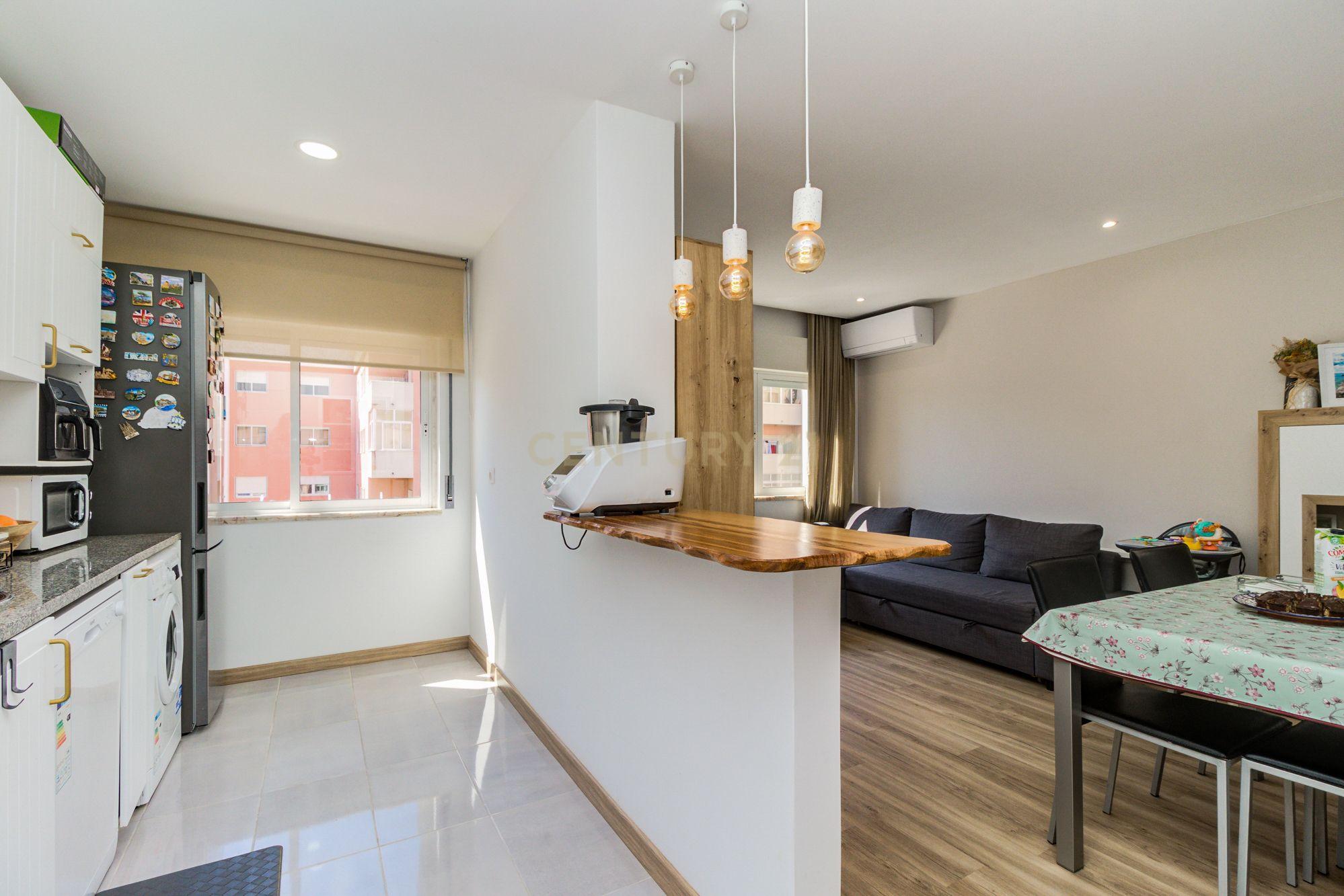 Apartamento T2 remodelado em São Marcos com Varanda e Ar Condicionado - Image 14