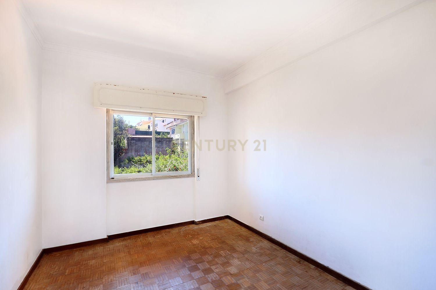 Fotografia 8 de Apartamento T2 com excelente localização entre Mercês e Mem Martins.