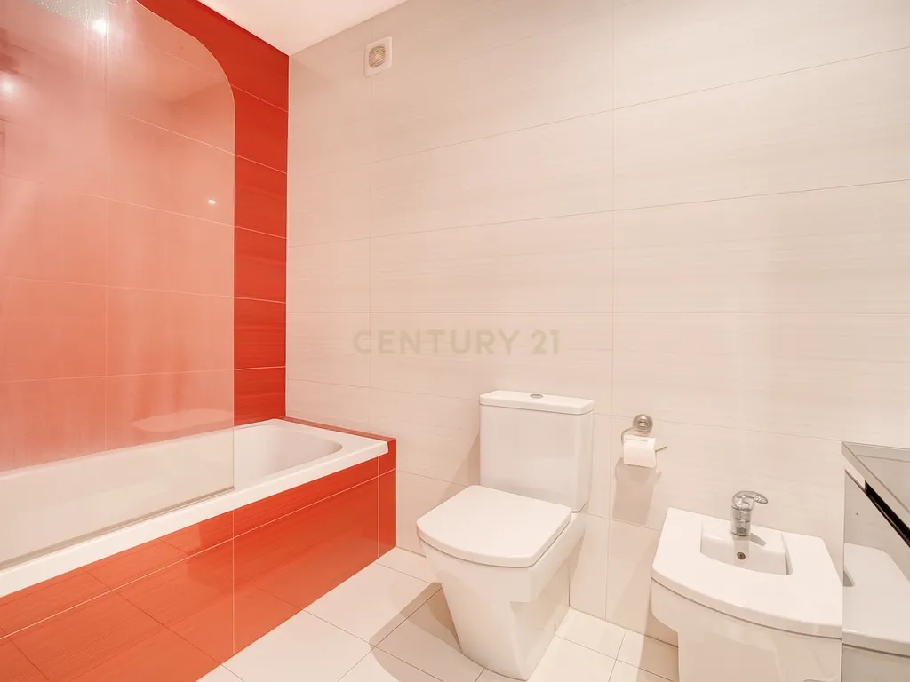 T2 com Box e Arrecadação – Ramada, Odivelas - Image 13