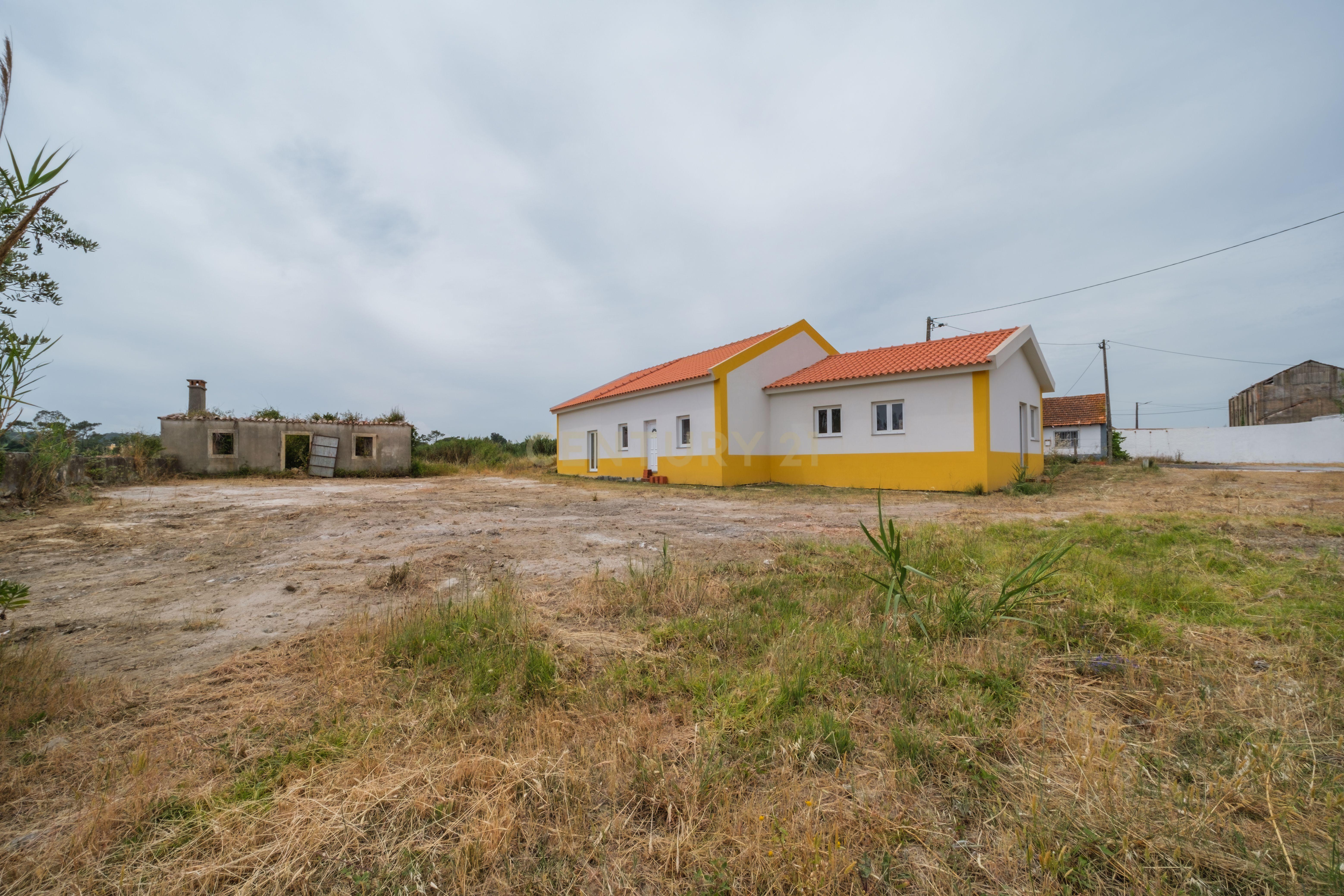 Fotografia 10 de Moradia para Reabilitar com Projeto Aprovado em Óbidos