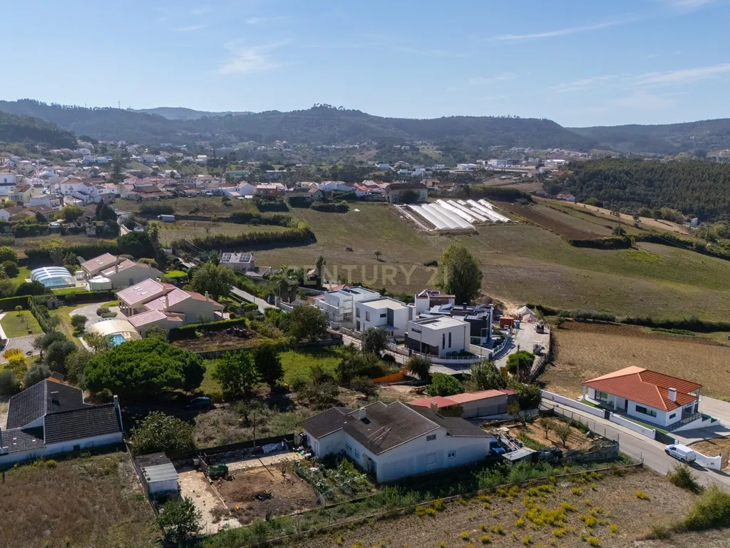 Moradia T3+1 Nova: O Equilíbrio Perfeito Entre o Campo e a Cidade - Mafra - Image 51