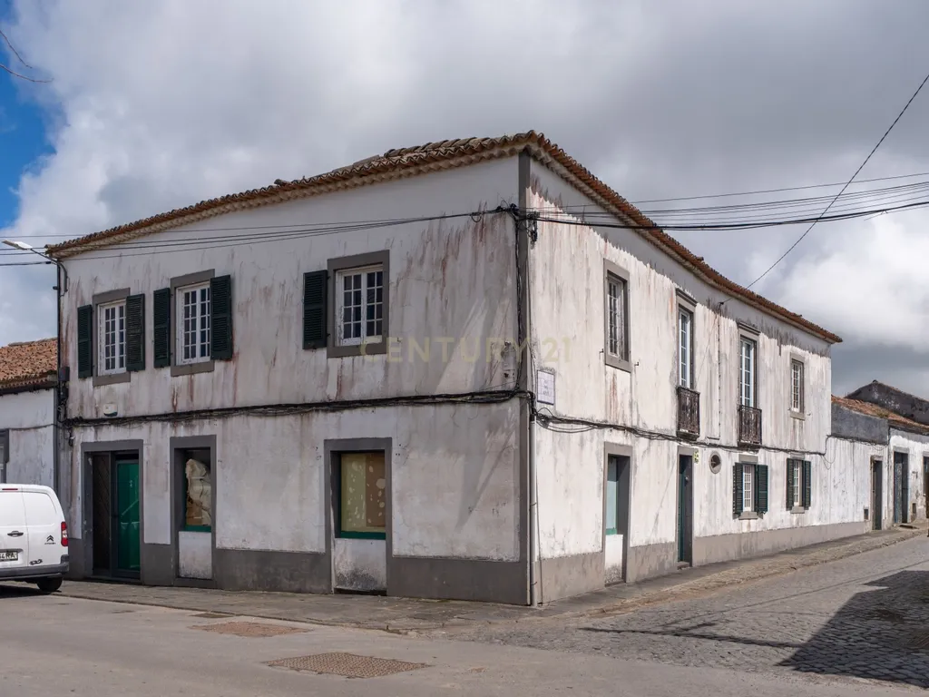 Moradia T4 + espaço comercial em Pico da Pedra - Image 34