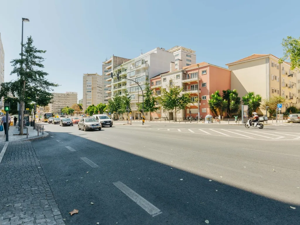 T3 em Alvalade, junto à Av. da Igreja com terraço - Image 40