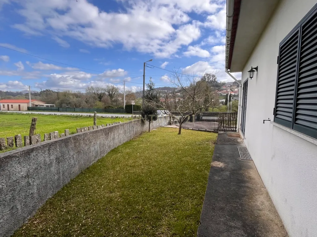 Espetacular Moradia T3 com Jardim em Viana do Castelo - Image 9