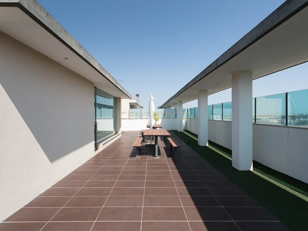 Apartamento T2 num condomínio com Vista Panorâmica em Odivelas, Famões - Image 44