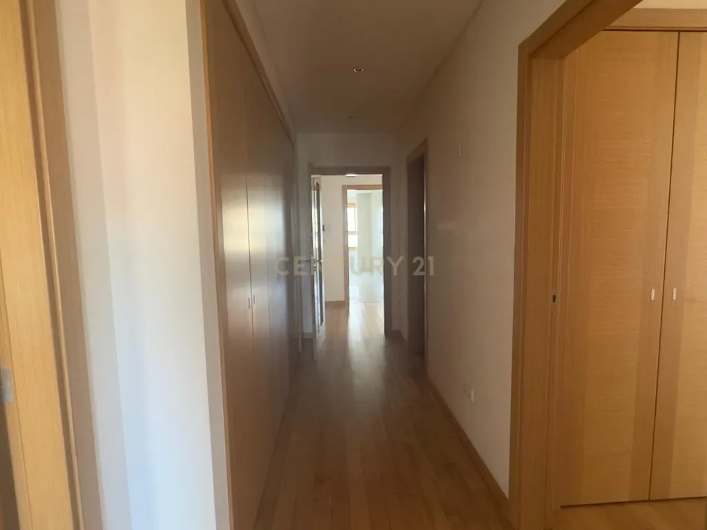 Apartamento T3 na Alta de Lisboa com Box para 2 Viaturas - Image 20