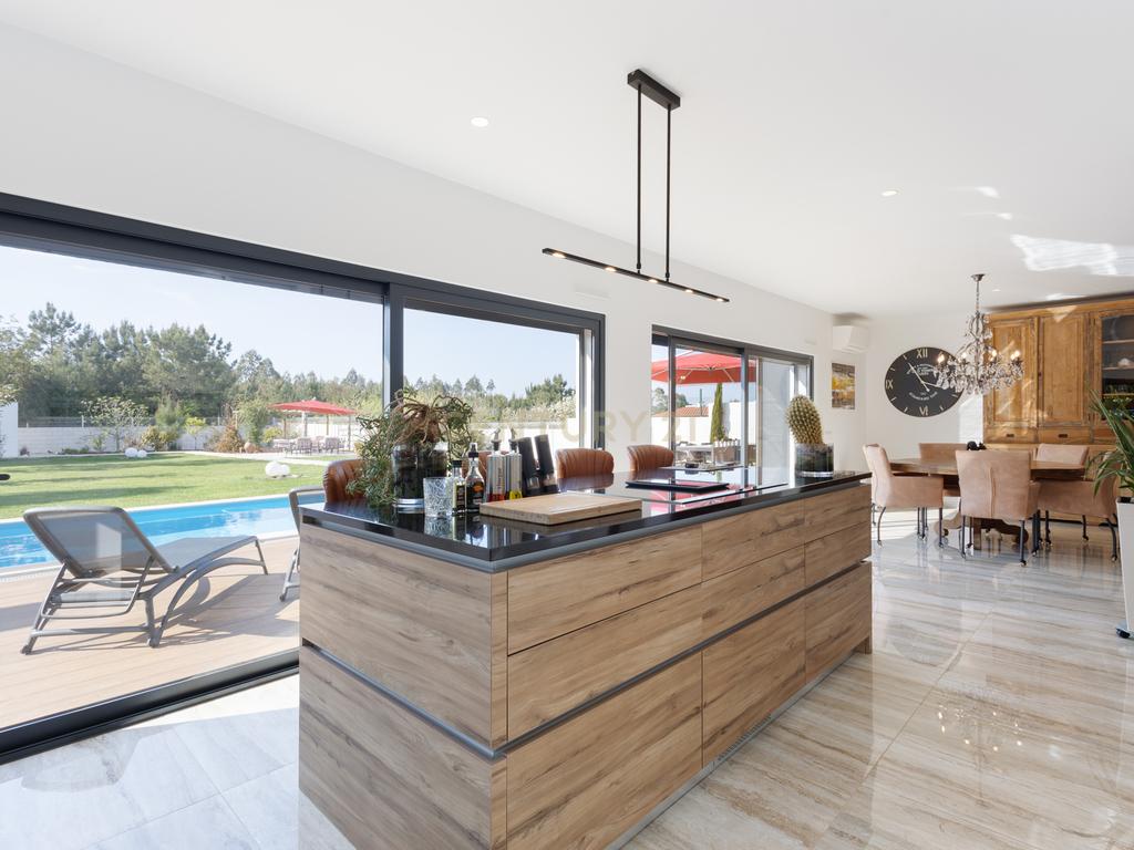 Moradia ultramoderna com 3 quartos: Vida sustentável na Costa da Prata - Image 22