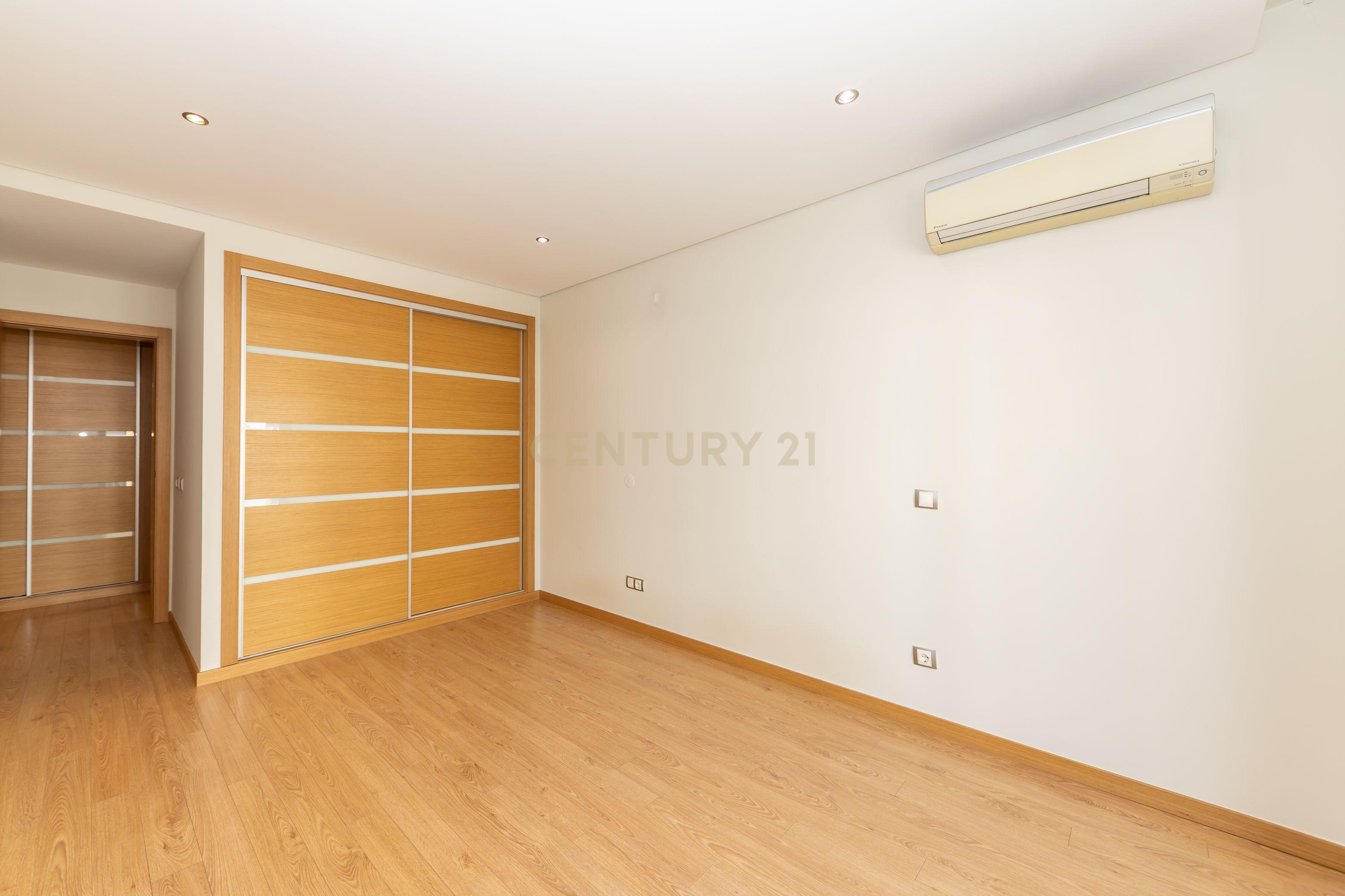 Apartamento T3 Com Box - Varandas Montijo - Image 22