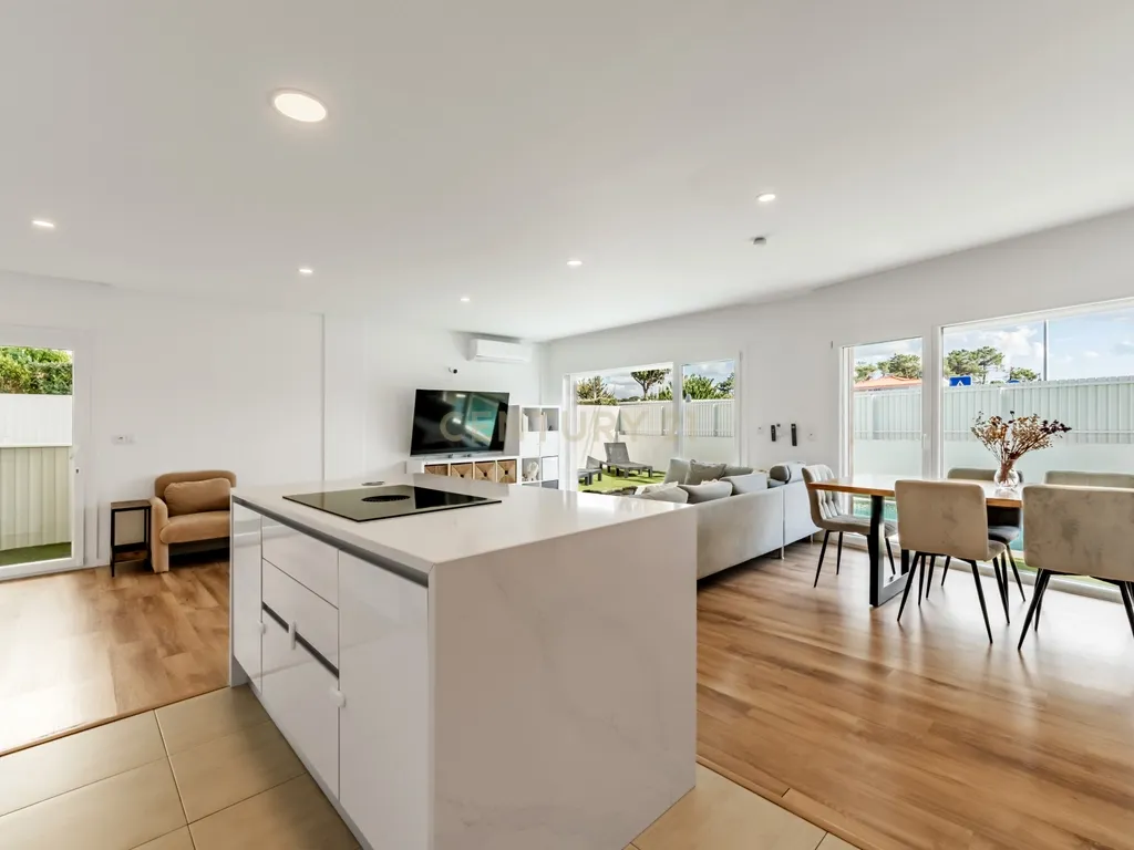 Moradia T4 Contemporânea com piscina, na Aroeira, perto do golf e praias - Image 14