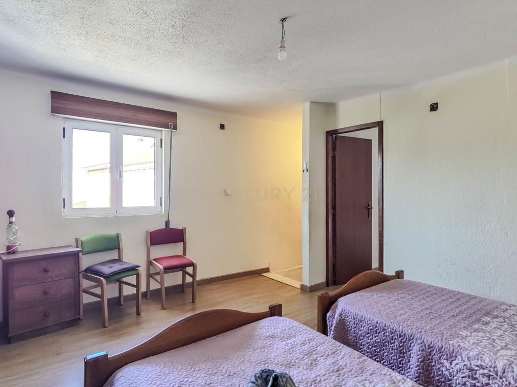 Moradia T2 com 70 m² localizada em Foz Côa, no Largo do Rossio, em pleno Alto Douro Vinhateiro. - Image 12