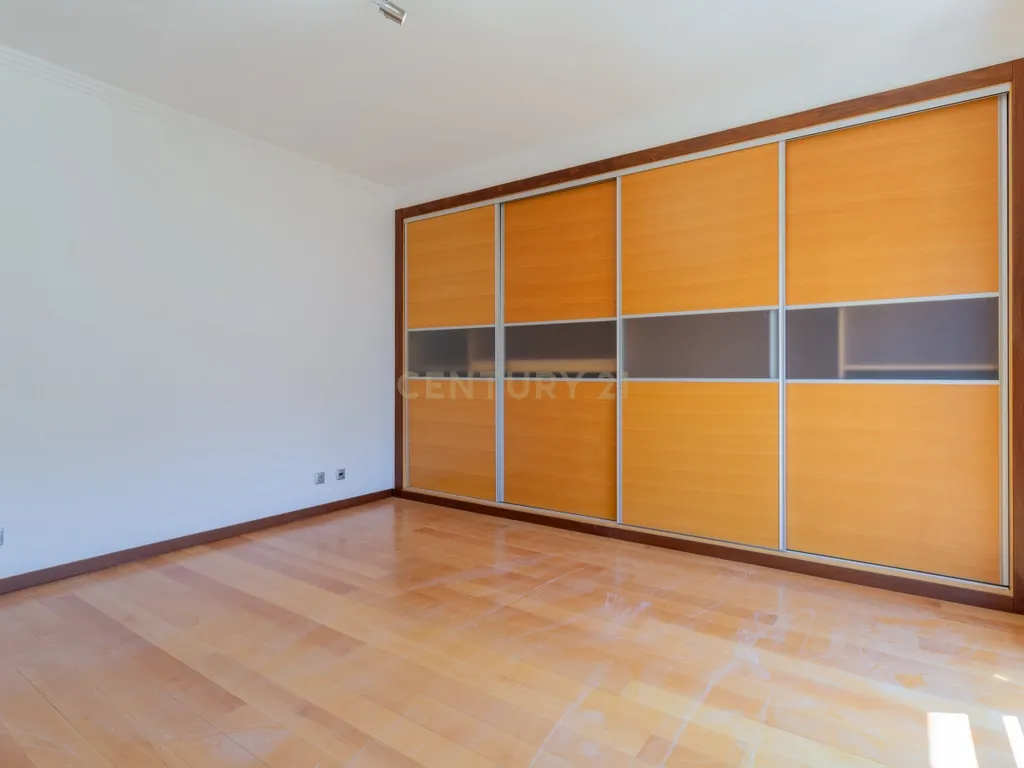 Luxuoso apartamento no Monte Estoril, Cascais com Vista Panorâmica e Acessos - Image 17