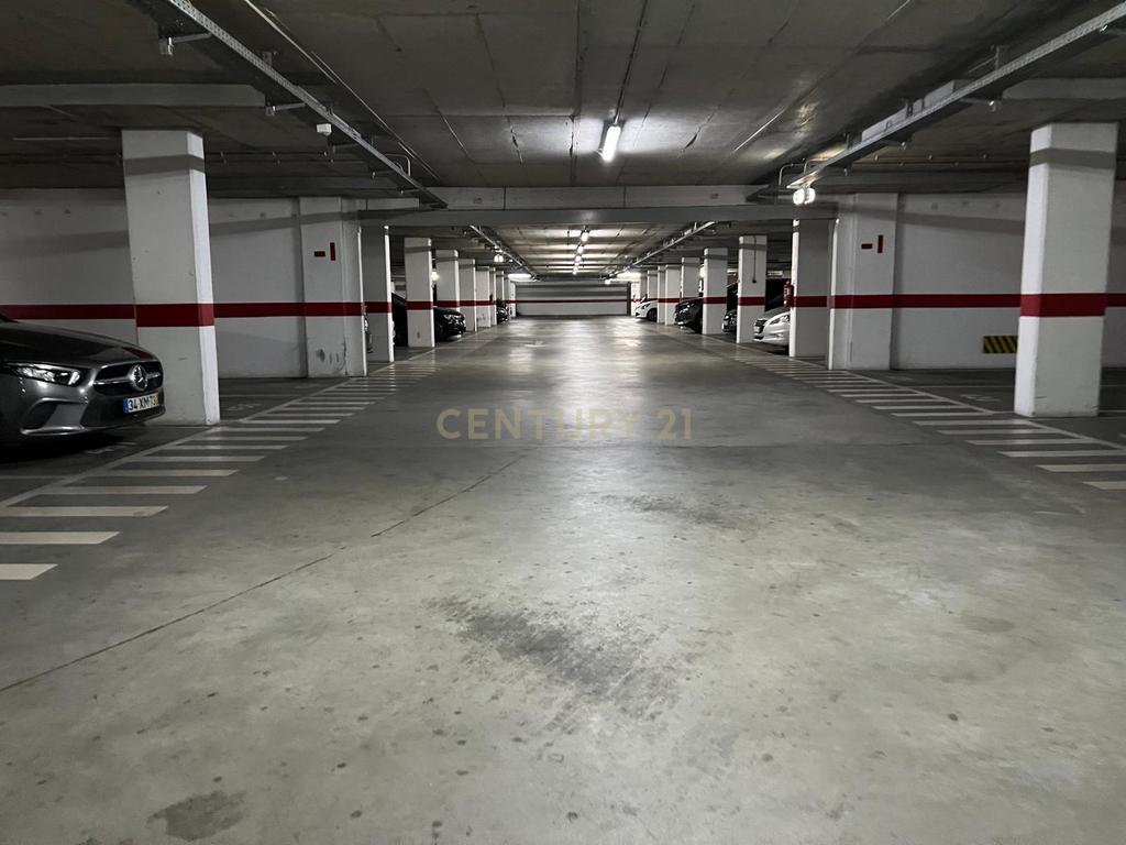 Viva com Tranquilidade em Lisboa a 150m do Parque Oeste – T1 Lumiar com Parqueamento e Arrecadação  - Image 31